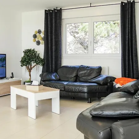 Vakantiehuis Lovely In *