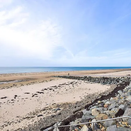 Vakantiehuis Lovely In *