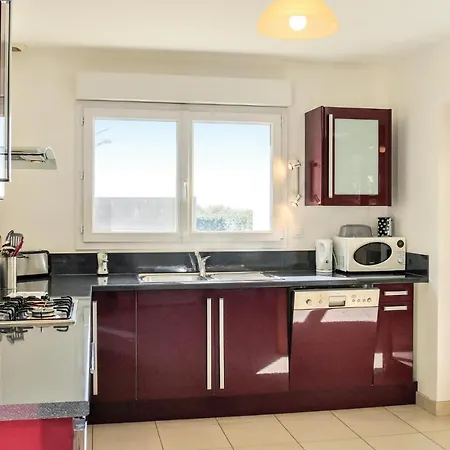 Lovely In With Kitchen Holiday home
